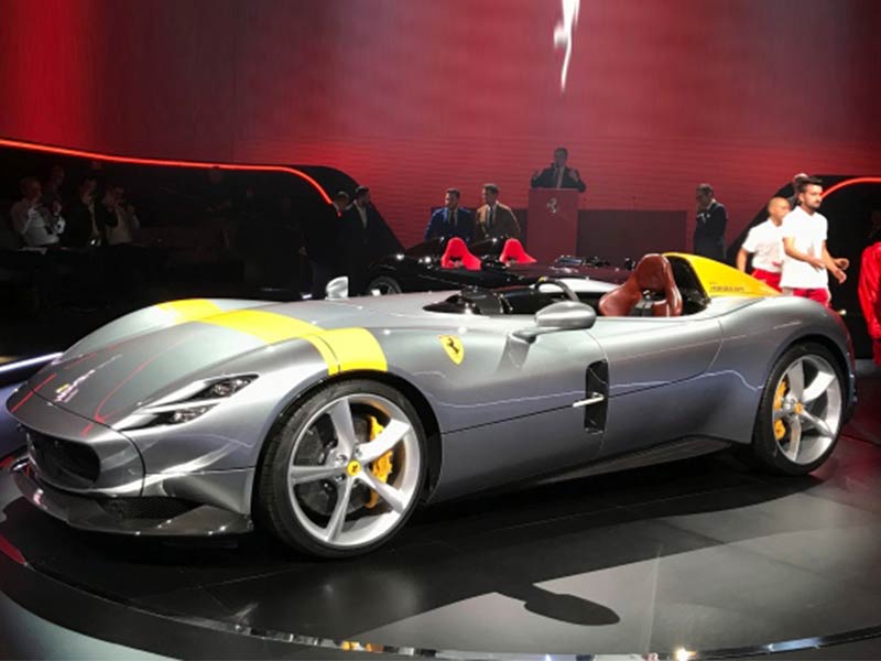 اضغط لمشاهدة الفيديو: فيراري تستعرض أسرع سيارة في العالم!